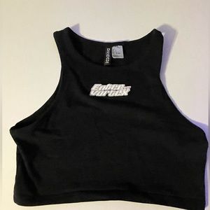 H&M black tank top white words